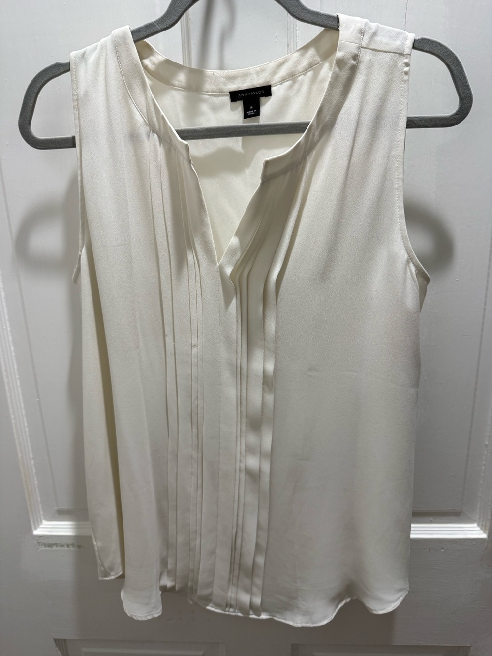 Ann Taylor Cream Pintuck Sleeveless Blouse